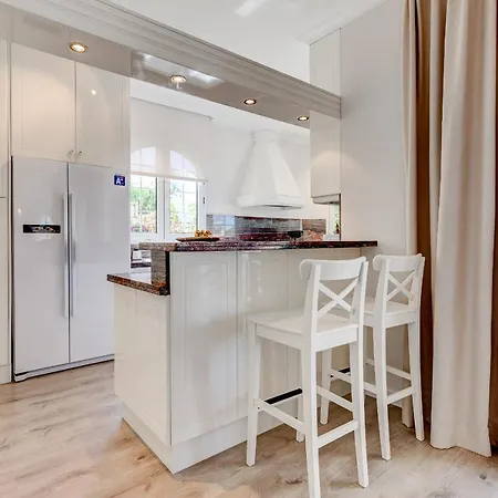 Luxury El Duque Ocean View * 阿德耶