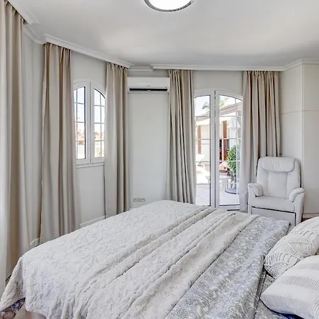 Luxury El Duque Ocean View Vila *