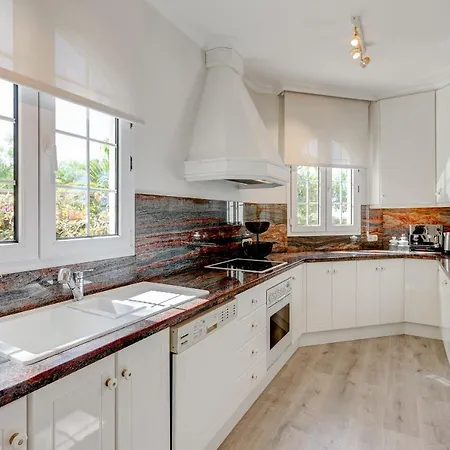 Luxury El Duque Ocean View فيلة